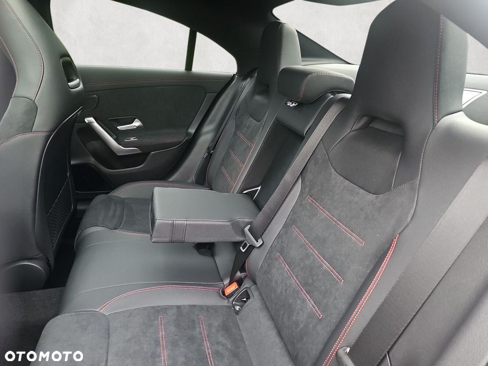 Mercedes-Benz CLA - 12
