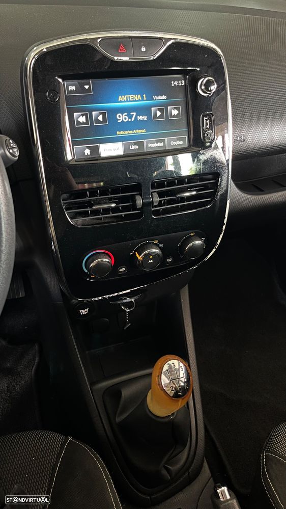 Renault Clio Sport Tourer (Energy) dCi 90 Bose Edition - 12