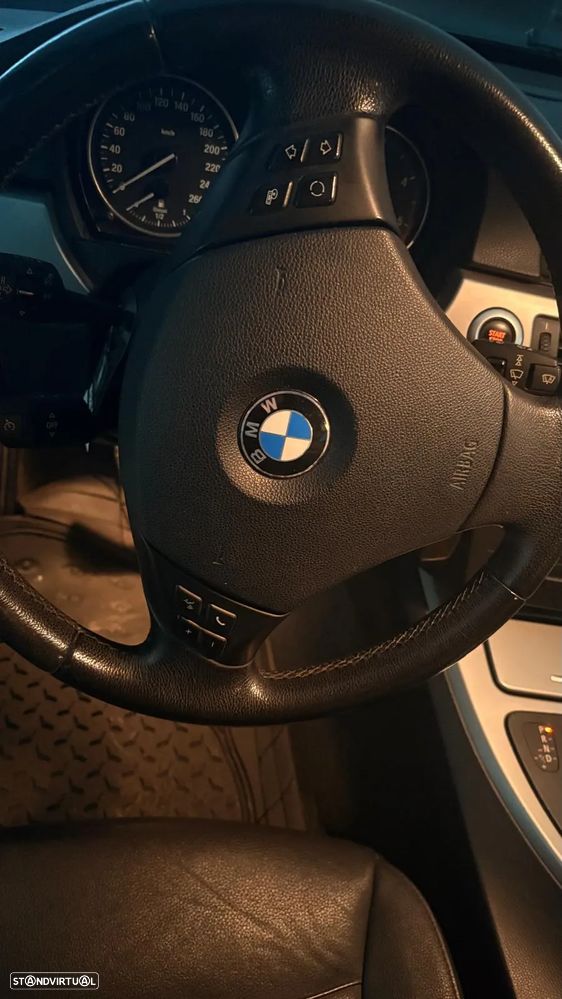 BMW 320 dA Touring - 10