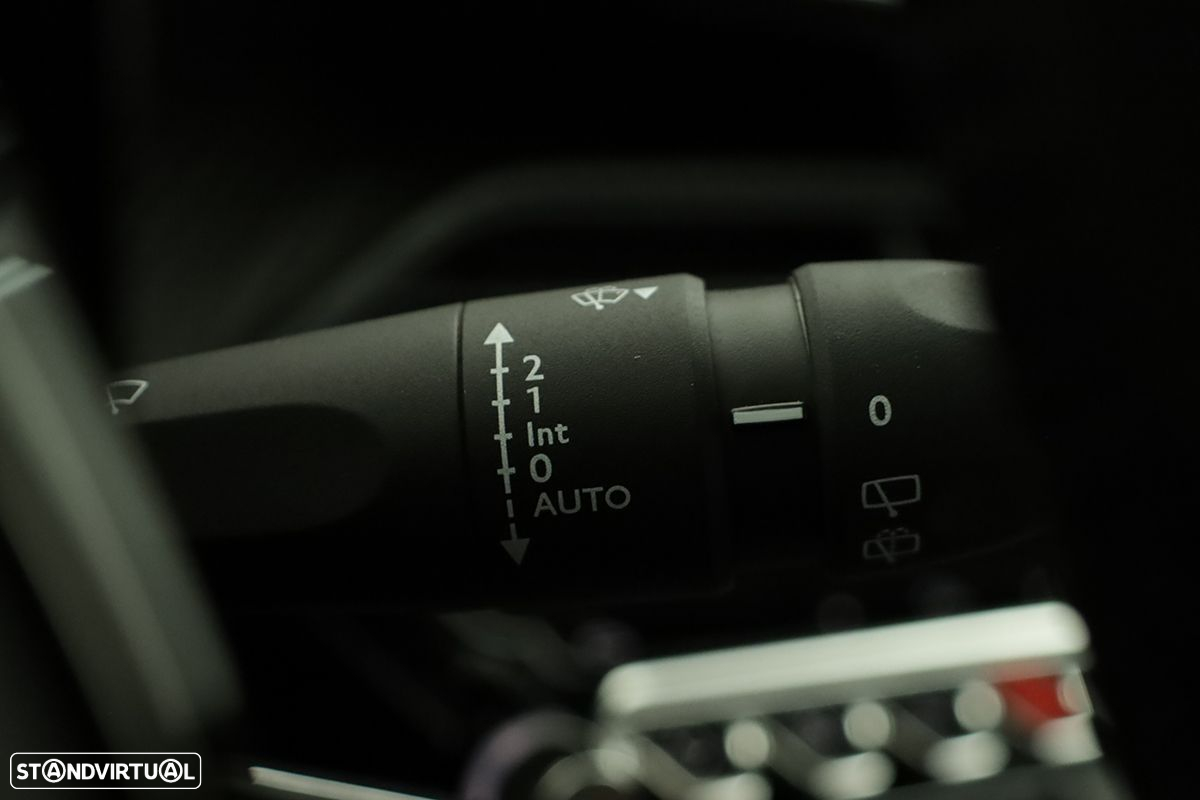 Peugeot 2008 1.2 PureTech Allure - 19