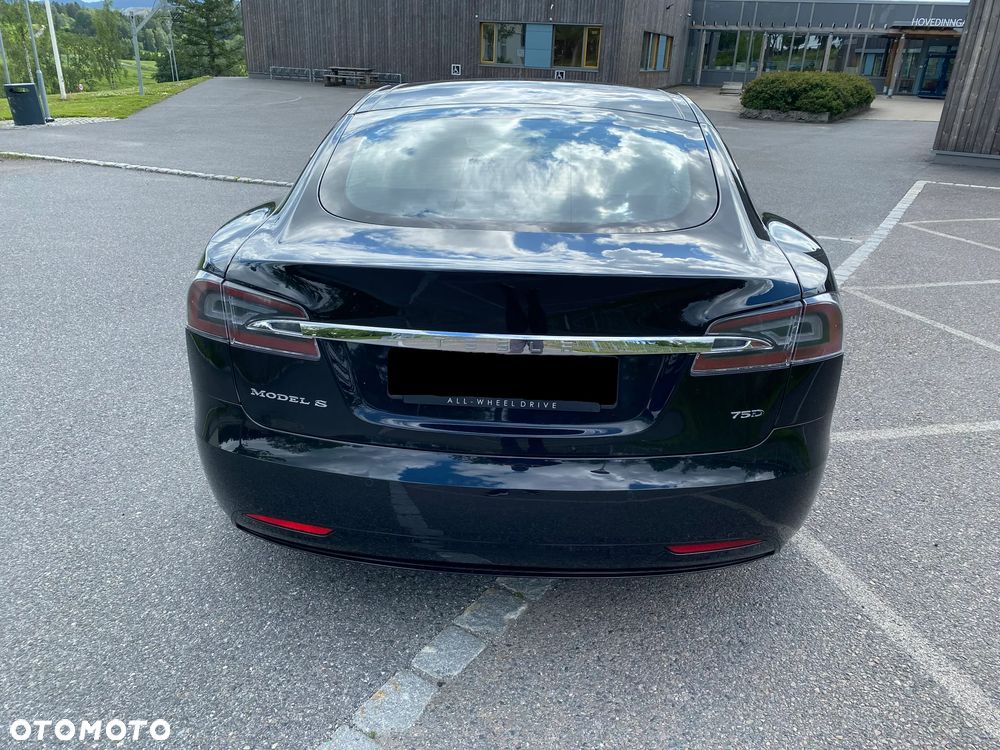 Tesla Model S - 7