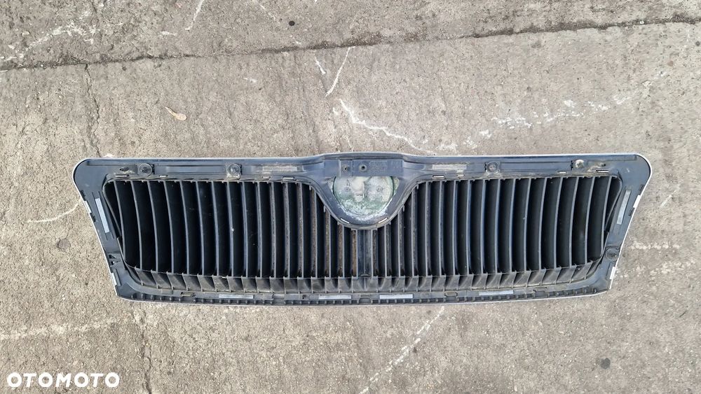 SKODA OCTAVIA II ATRAPA 1Z0853668 - 2