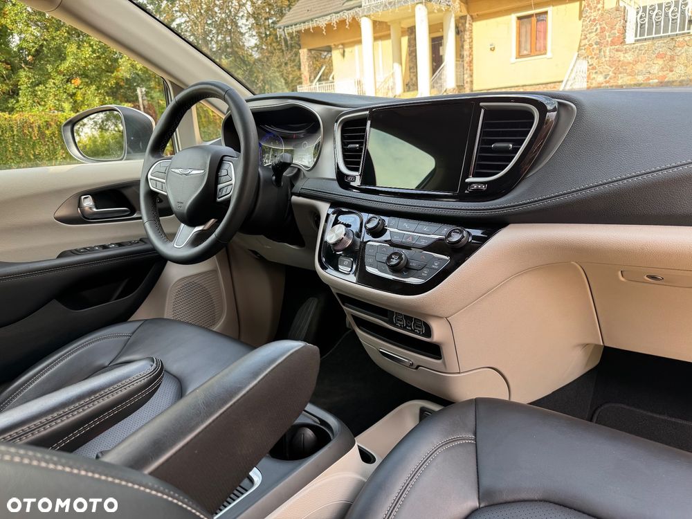 Chrysler Pacifica - 20