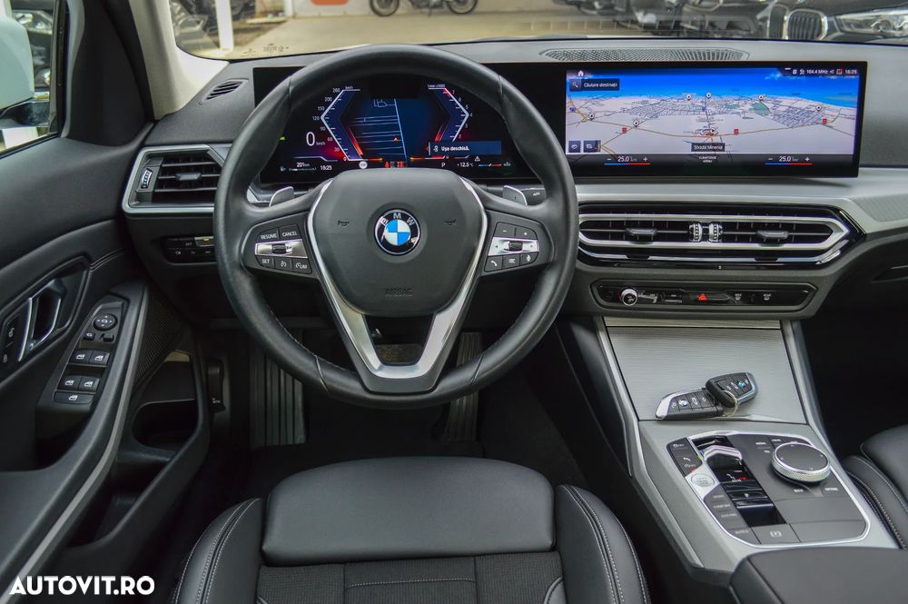 BMW Seria 3 320i AT - 32