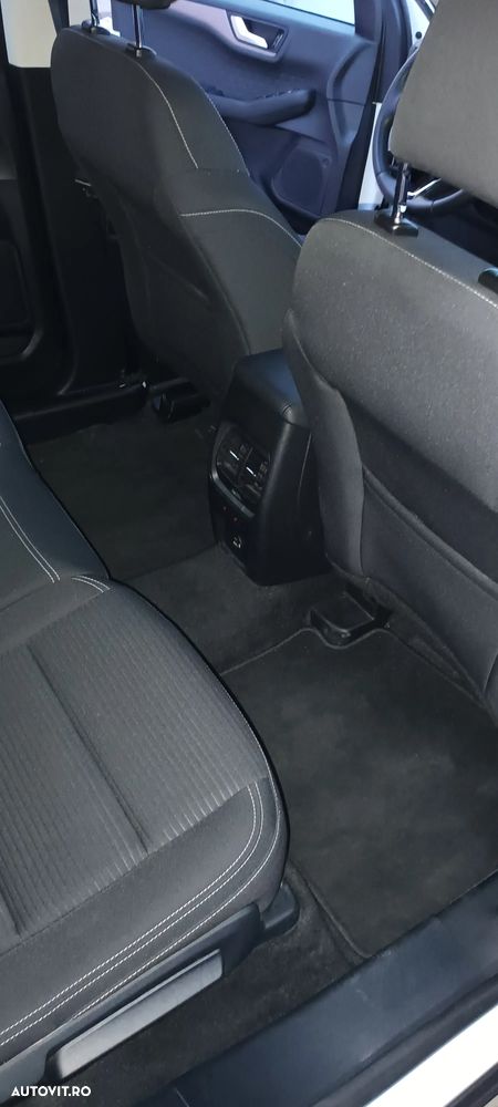 Ford Kuga - 11