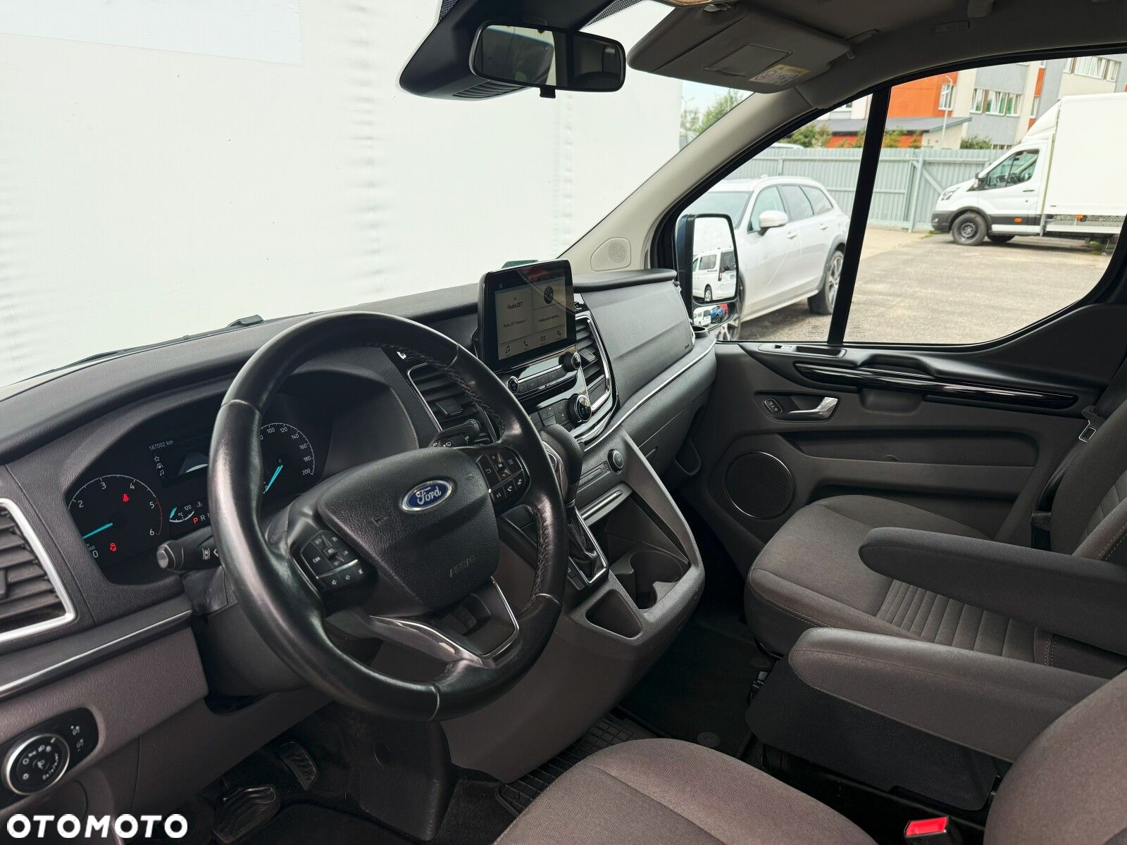 Ford Tourneo Custom - 14