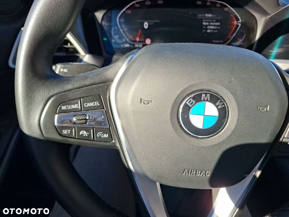 BMW Seria 3 330i xDrive - 19