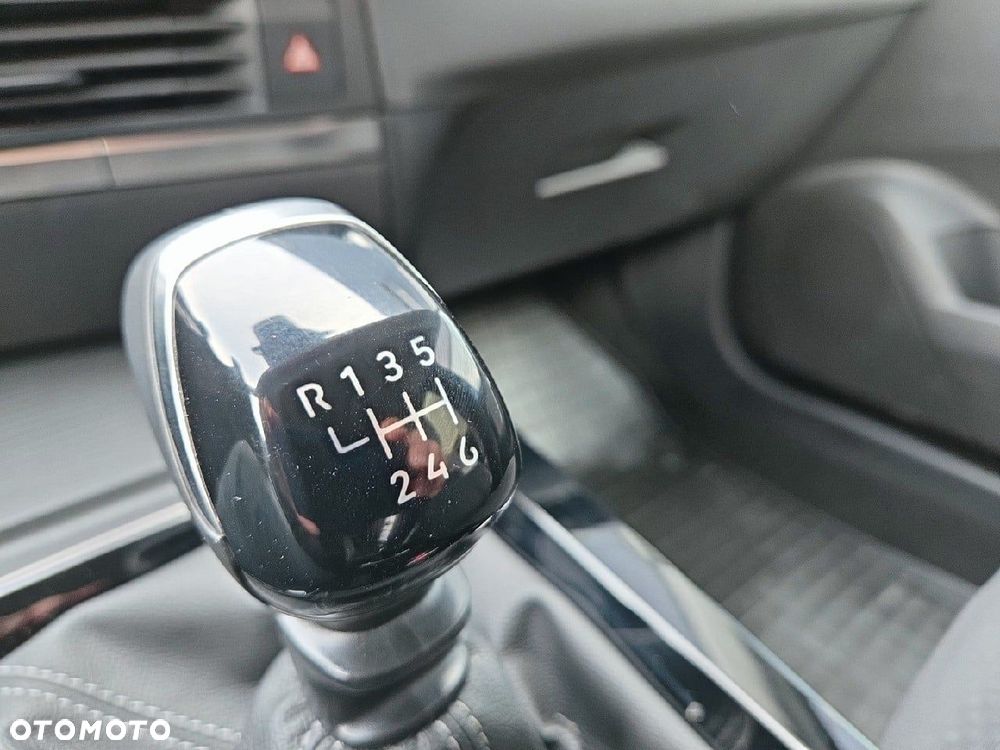 Opel Astra 1.2 T Business Edition S&S - 15