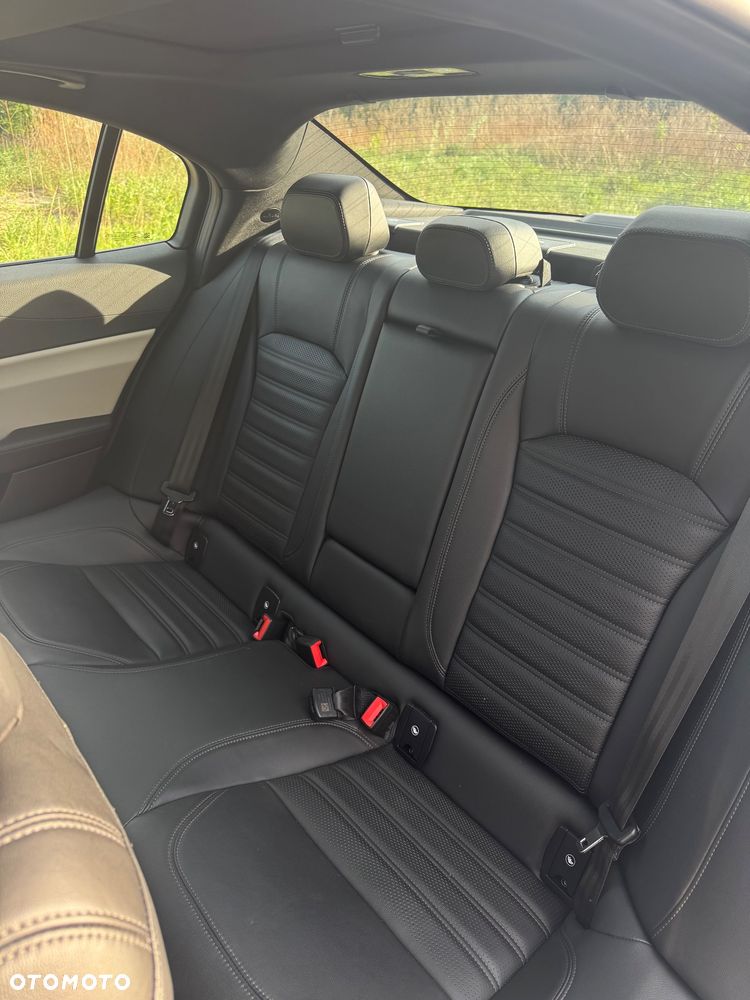 Alfa Romeo Giulia 2.0 Turbo Veloce - 12