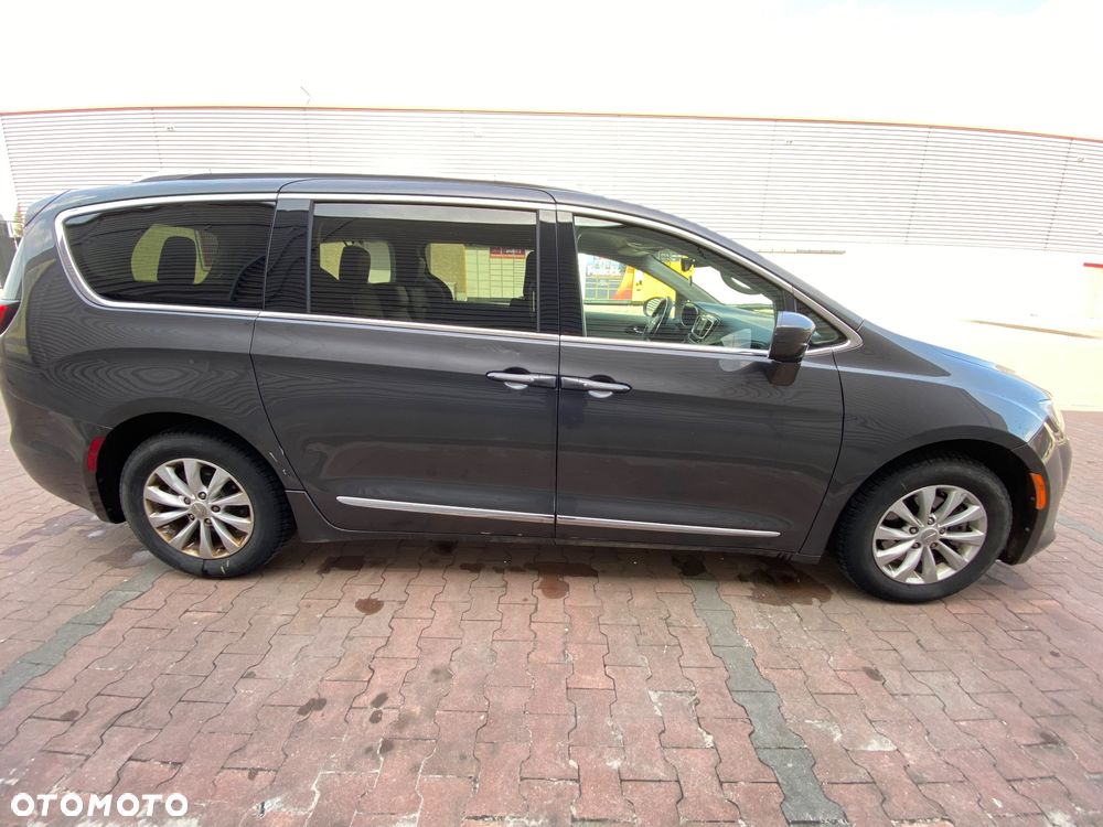 Chrysler Pacifica - 9