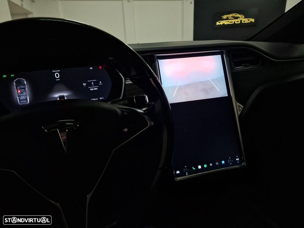 Tesla Model X 90D - 40