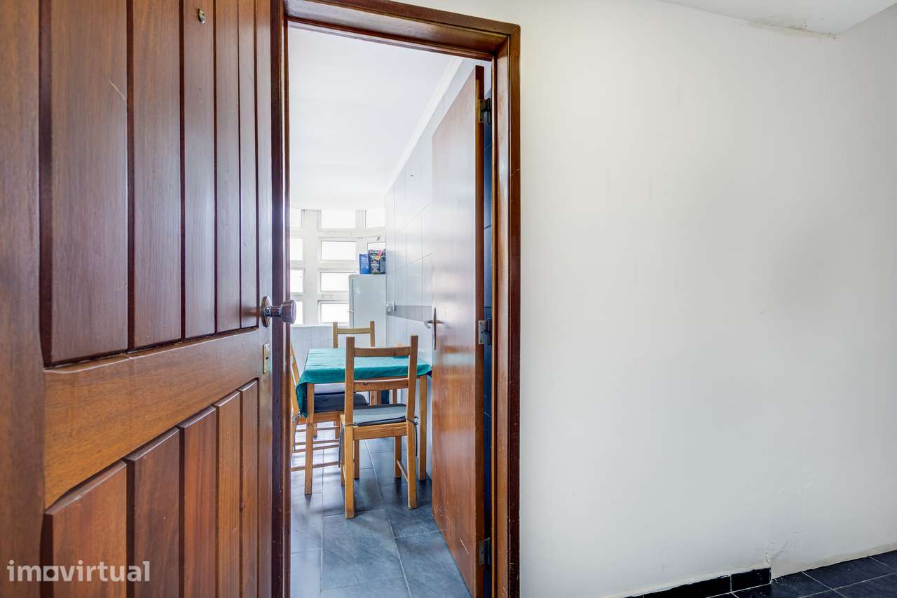 APARTAMENTO T2 CONVERTIDO EM T3 | 84M2 BRUTA | ARRECADAÇÃO | SETÚBAL - Grande imagem: 2/26