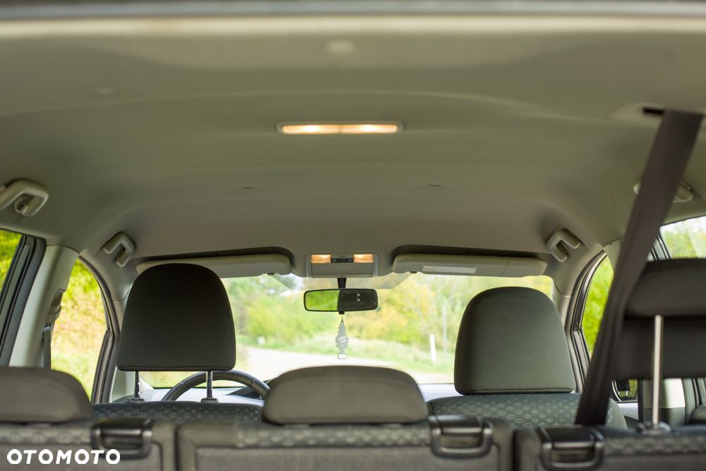 Toyota Verso 1.8 Sol 7os - 17