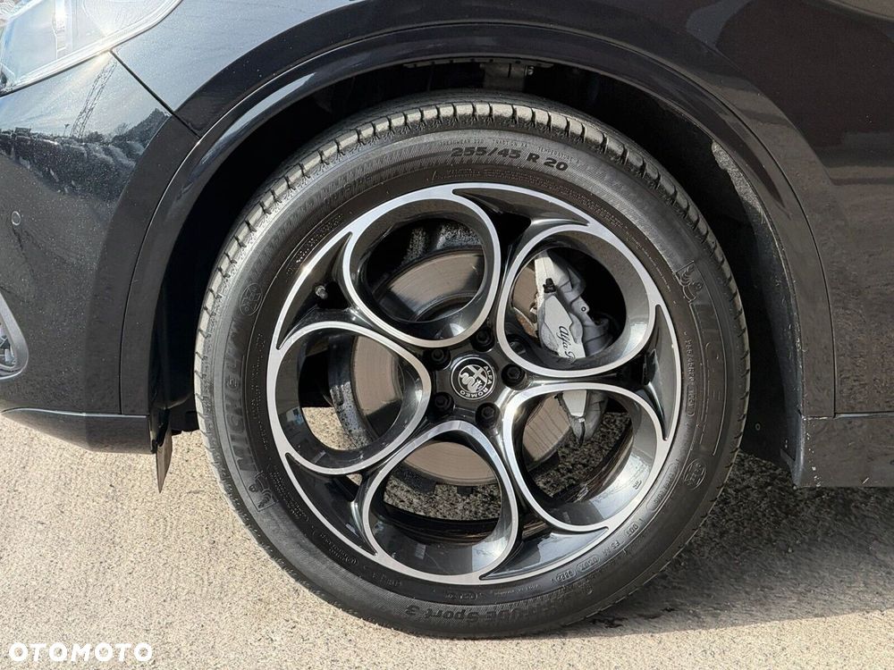 Alfa Romeo Stelvio - 9