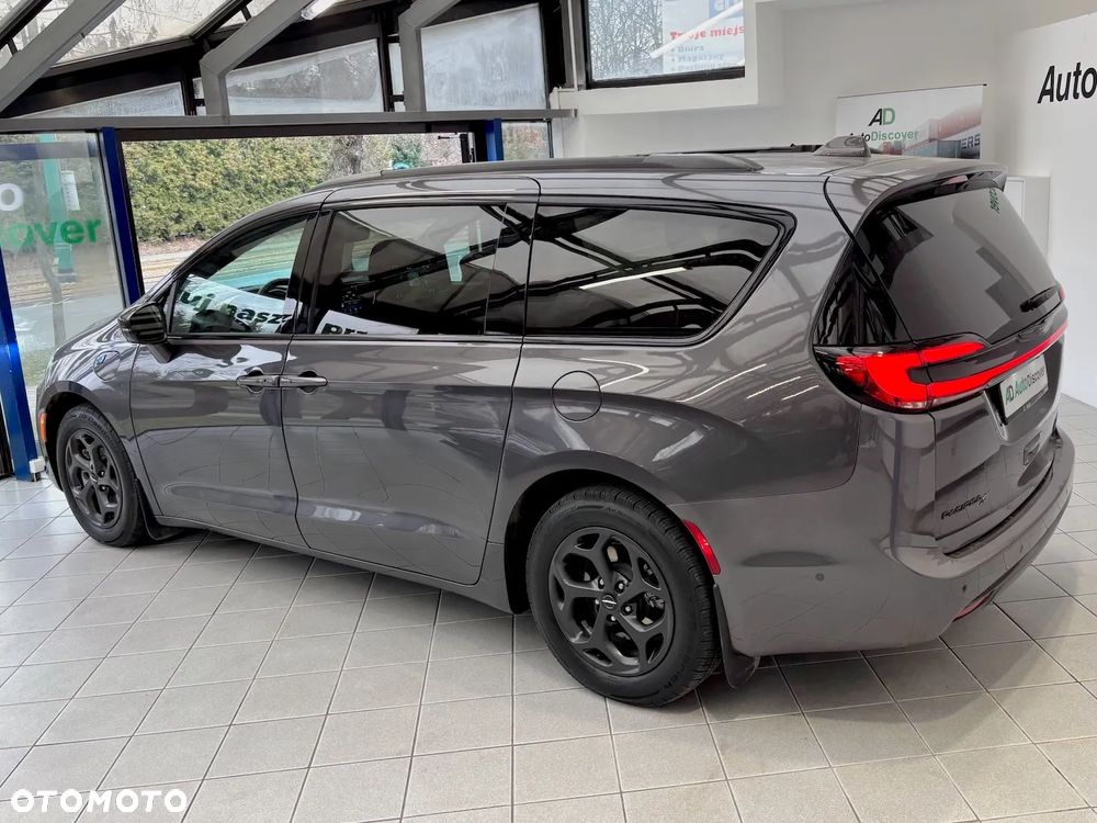 Chrysler Pacifica - 6