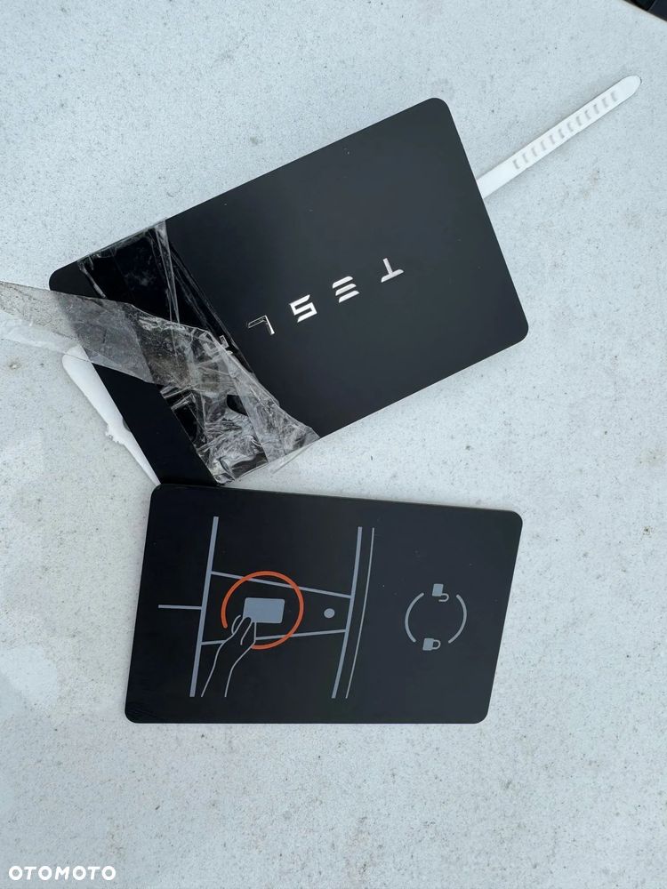 Tesla Model 3 - 24