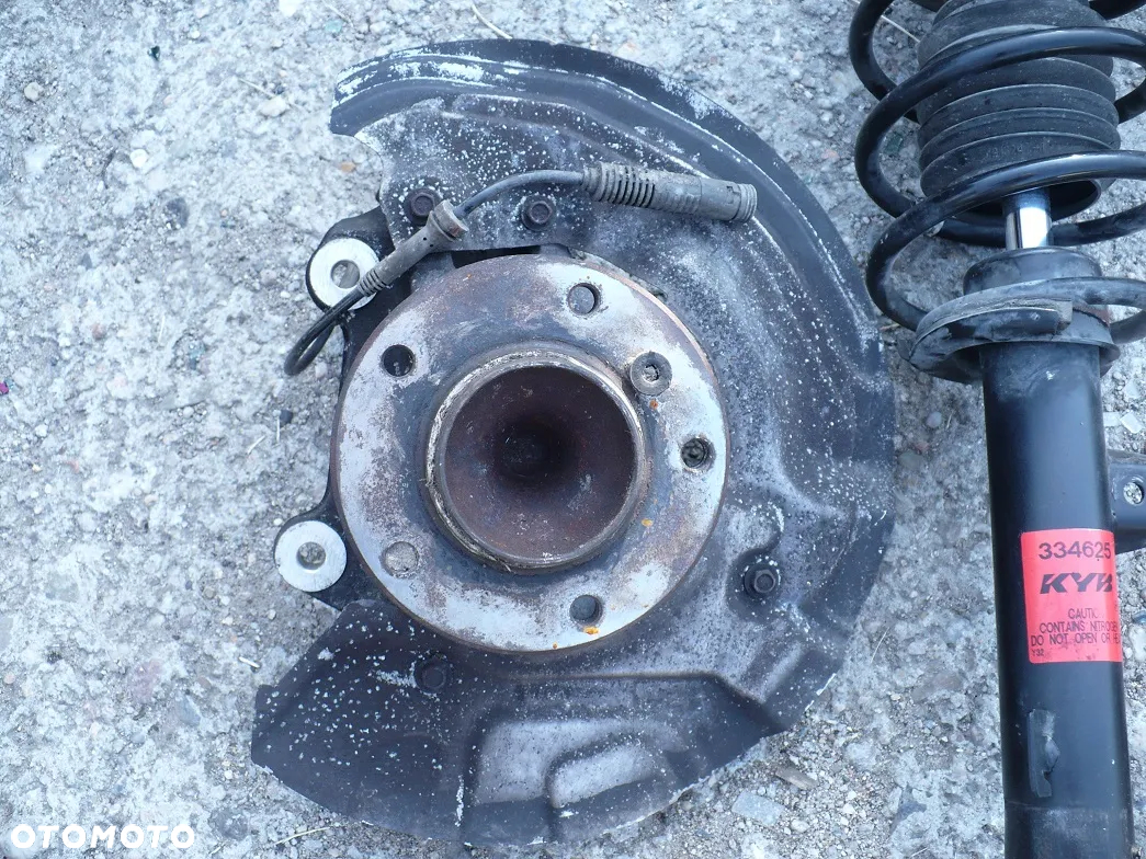 bmw 1 e81 e87 3.0i macperson kyb 334625 prawy - 3