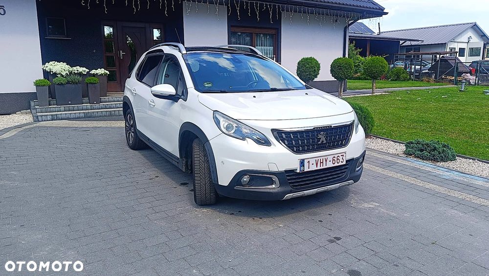 Peugeot 2008 1.2 Pure Tech GPF Signature S&S - 2