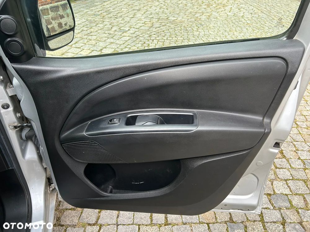 Opel COMBO-D-VAN - 13