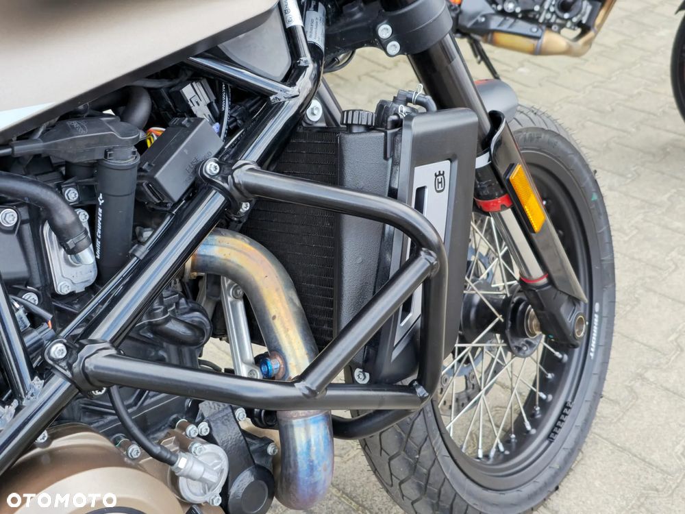 Husqvarna Svartpilen - 19