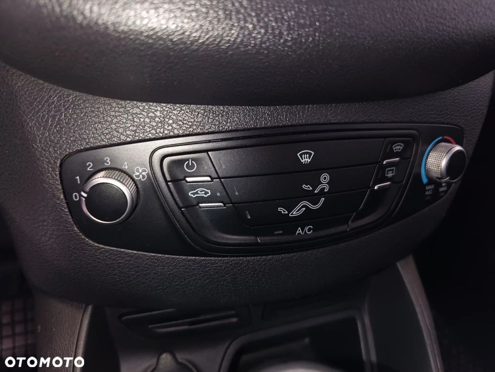 Ford Transit Courier - 16