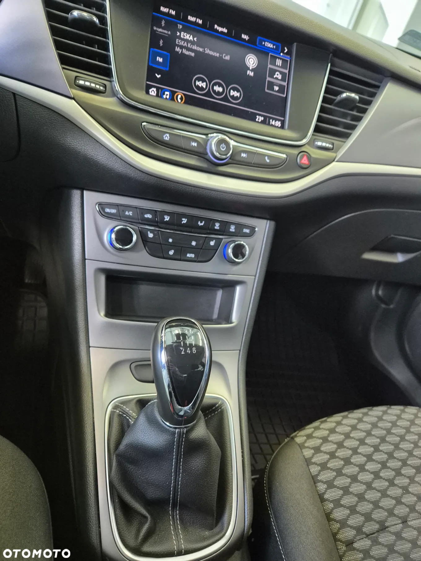 Opel Astra V 1.2 T Elegance S&S - 21