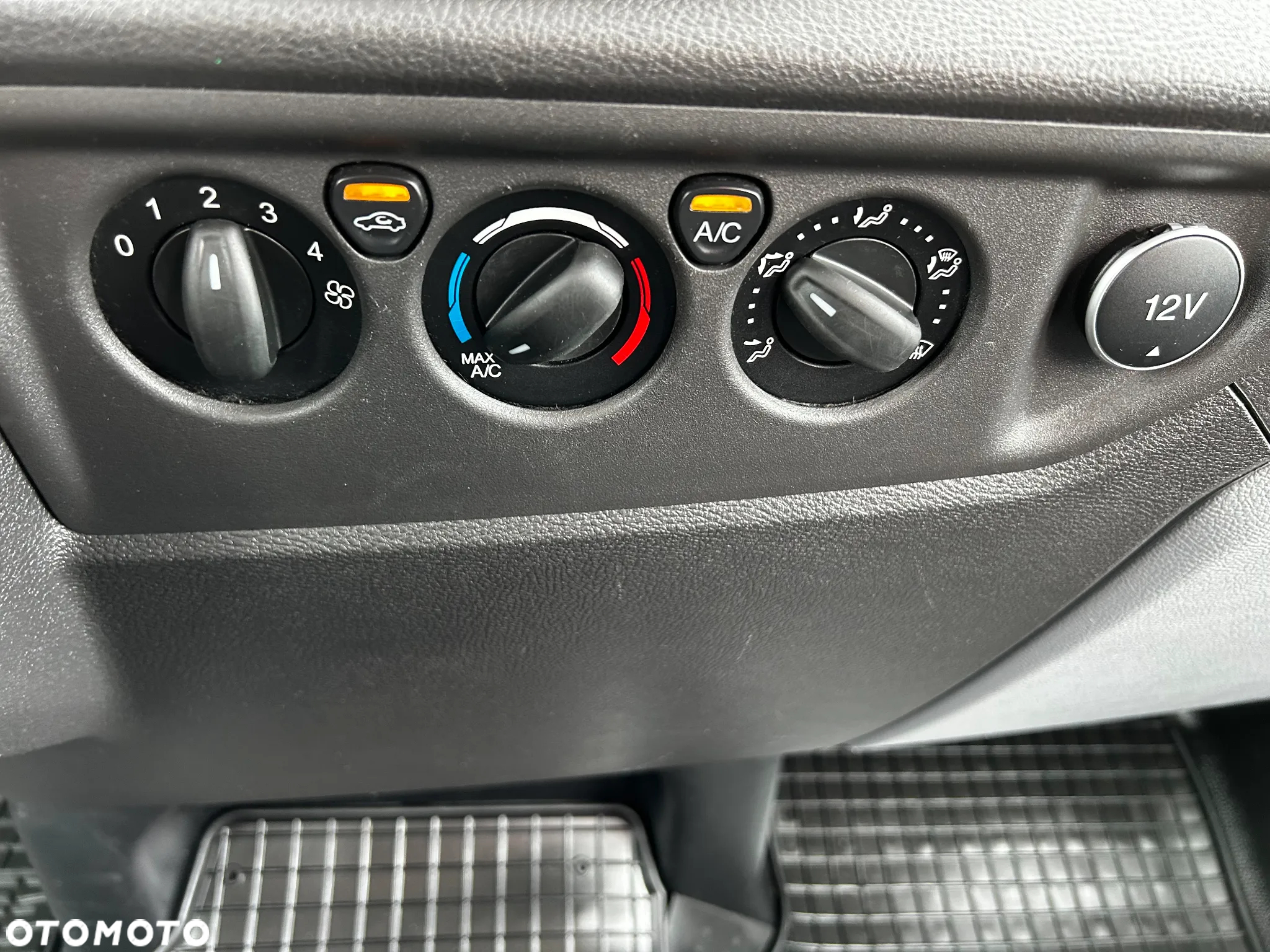 Ford Transit - 18