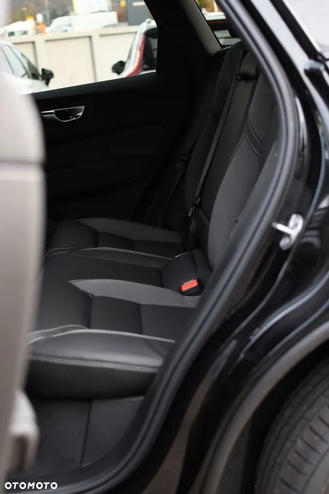 Volvo XC 60 B5 B AWD Plus Black Edition - 33