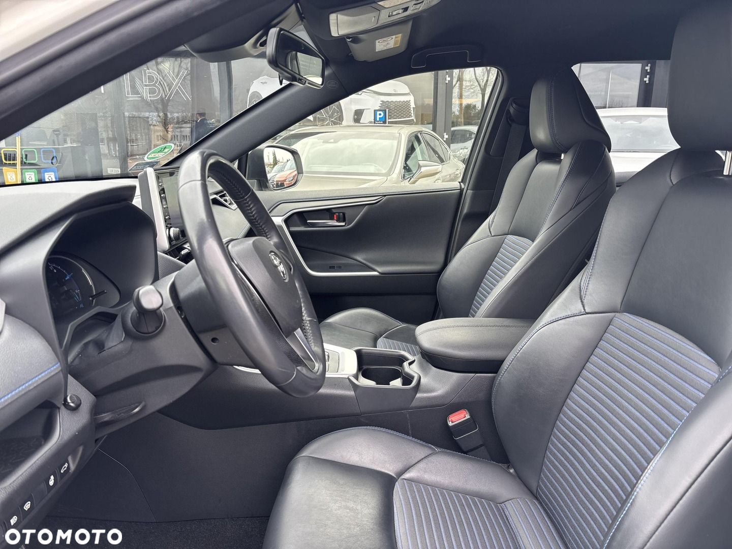 Toyota RAV4 - 16
