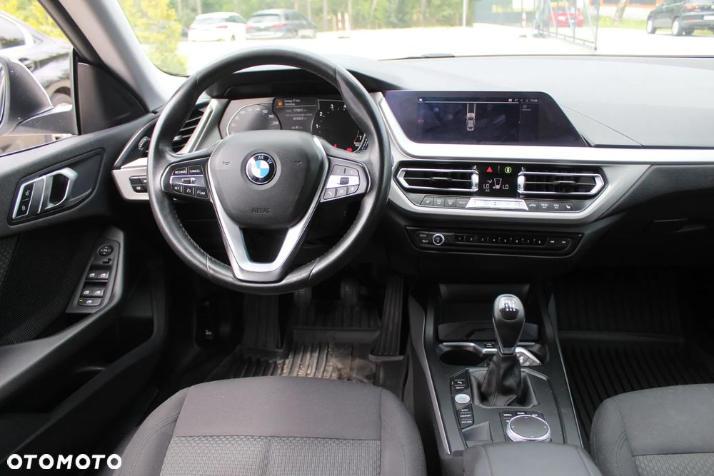 BMW Seria 2 218i - 14