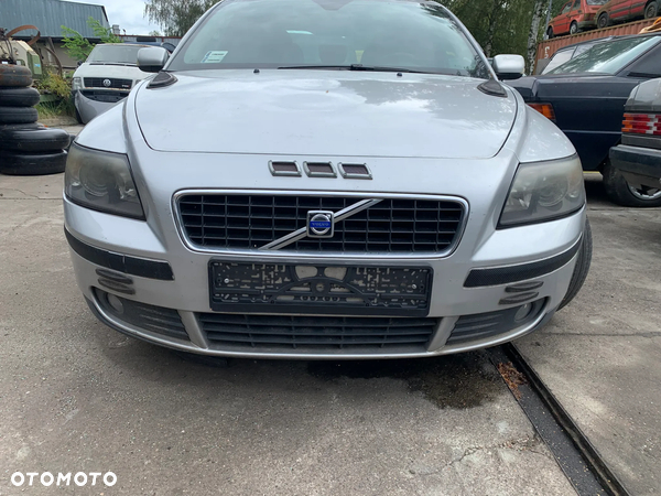 Volvo V50 II Zderzak Przedni kompletny przód 426-26