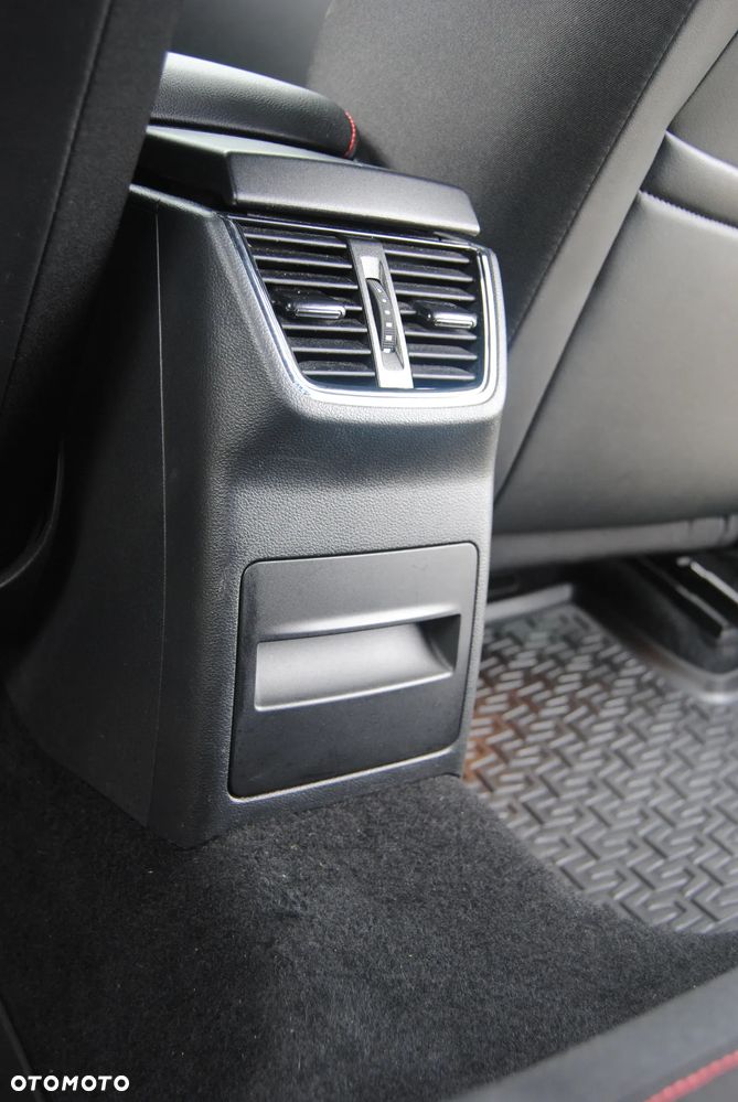 Skoda Octavia 2.0 TSI RS - 29