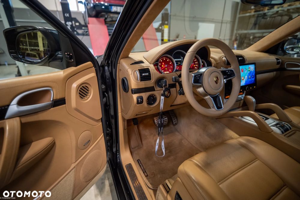 Porsche Cayenne - 16