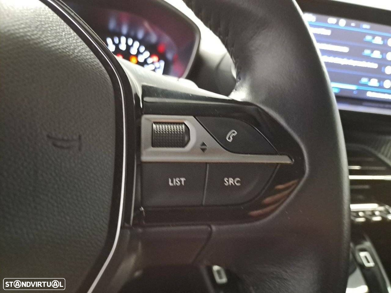 Peugeot 2008 1.2 PureTech Allure EAT8 - 17