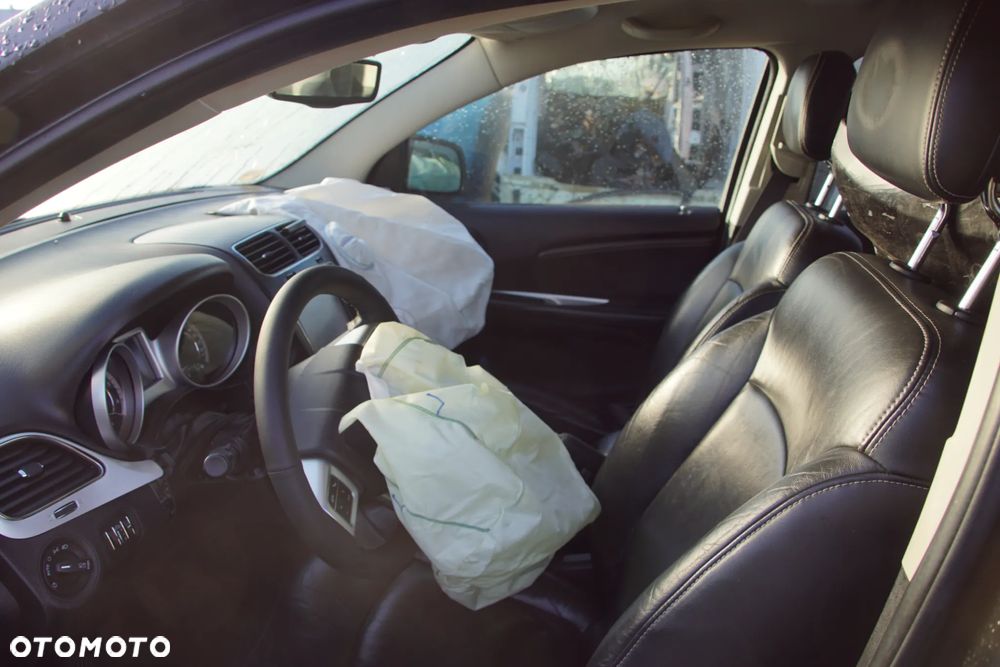 Auto na części - Fiat Freemont 2.0 MultiJet 140 KM 939B5000 C63563517 628 2014R Silnik Skrzynia Drzwi Błotnik Lusterko Zderzak Klapa Lampa Deska Kokpit Sterownik Moduł Czujnik Licznik Wyświetlacz Kierownica Panel - 11