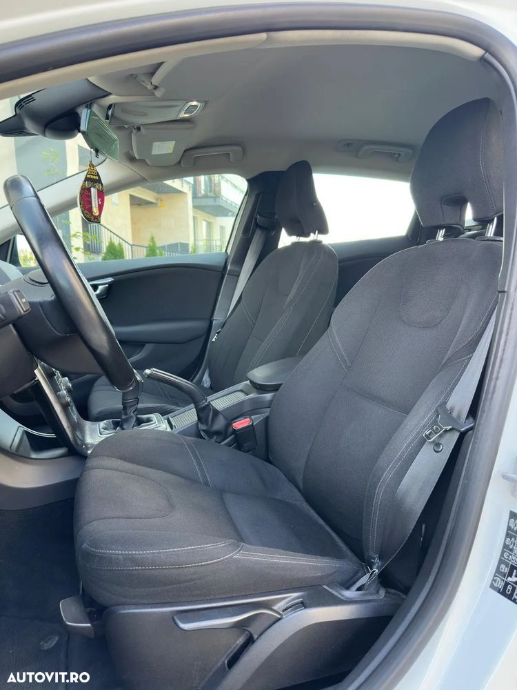 Volvo V40 Cross Country D2 Momentum - 9