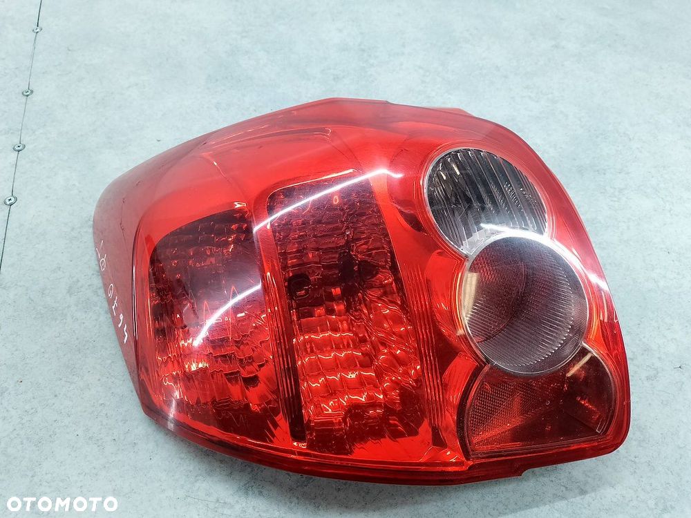 LAMPA TYLNA LEWA TOYOTA AURIS I HATCHBACK 5D - 1