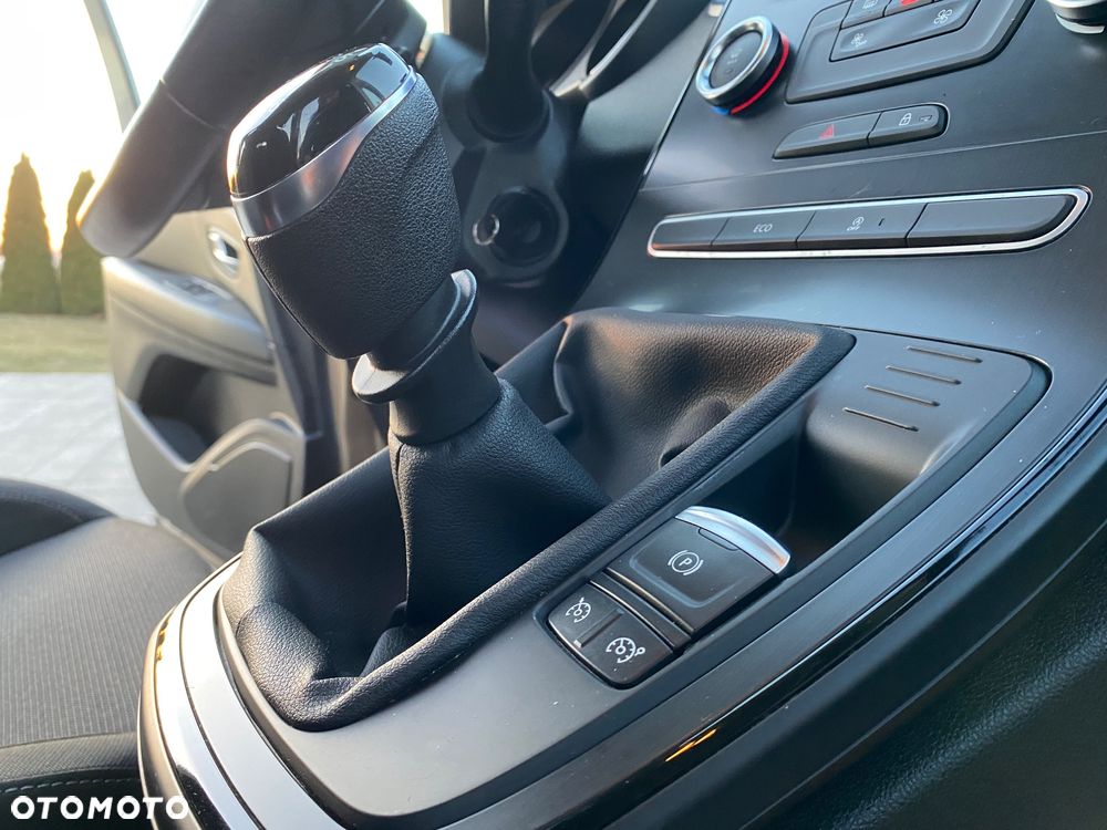 Renault Grand Scenic - 17