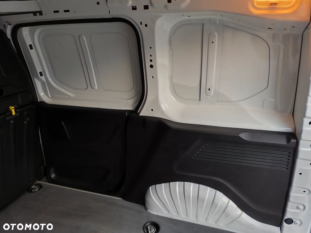 Toyota Proace City - 36