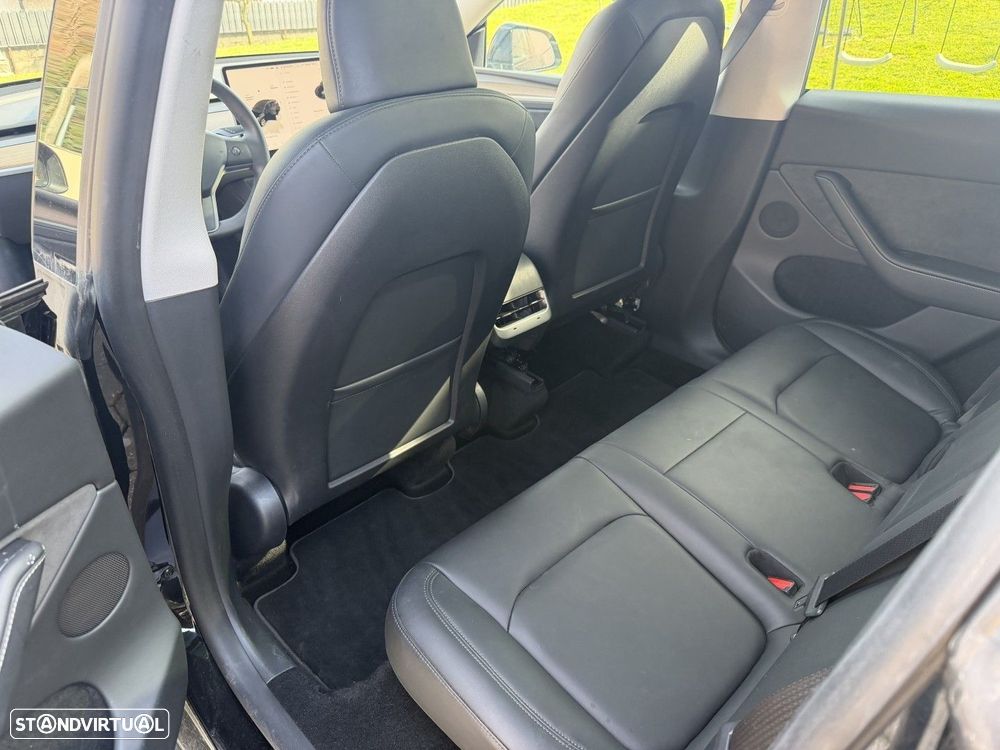 Tesla Model Y Long Range Dual Motor AWD - 9