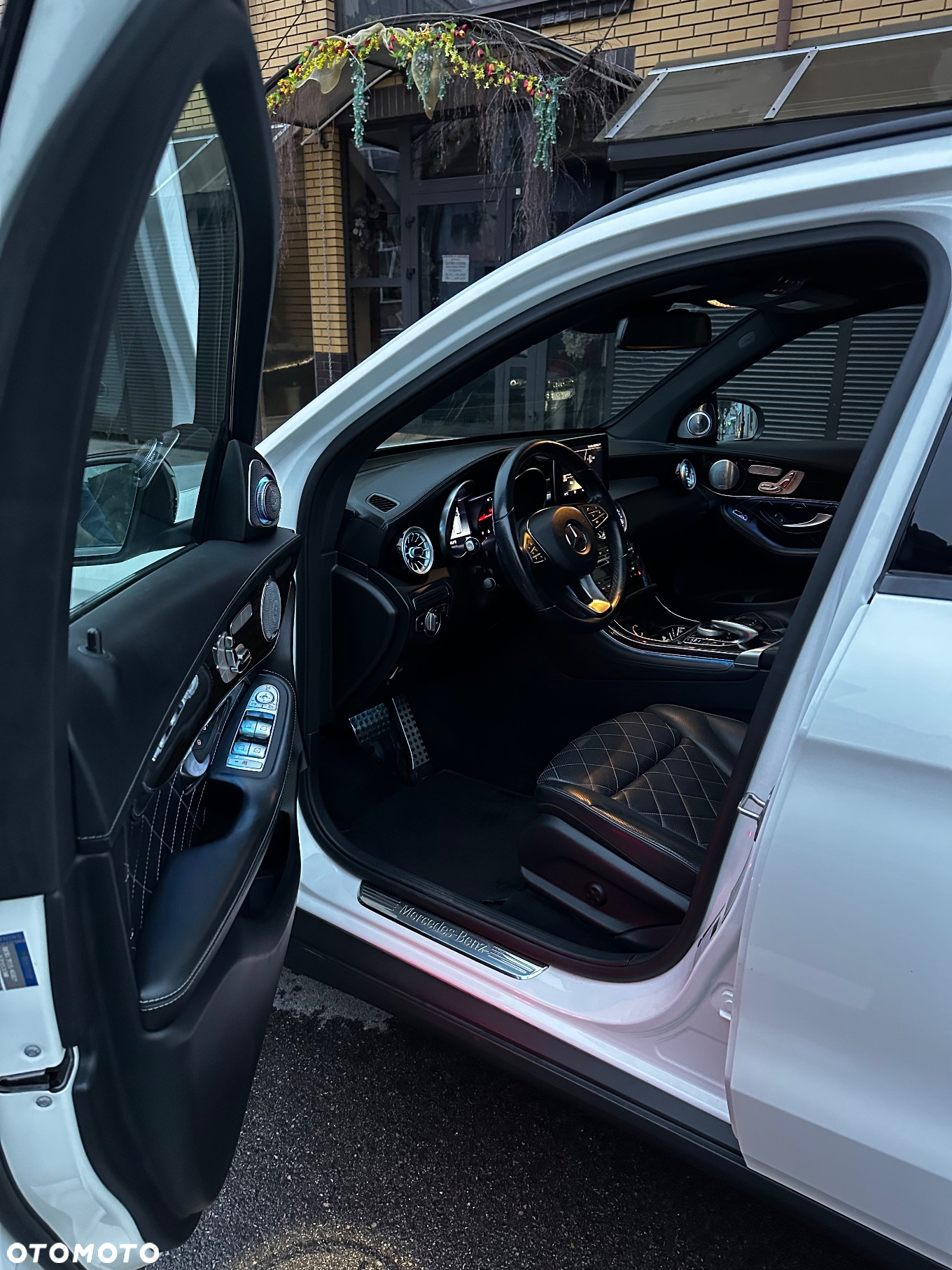 Mercedes-Benz GLC 300 4Matic 9G-TRONIC AMG Line - 14