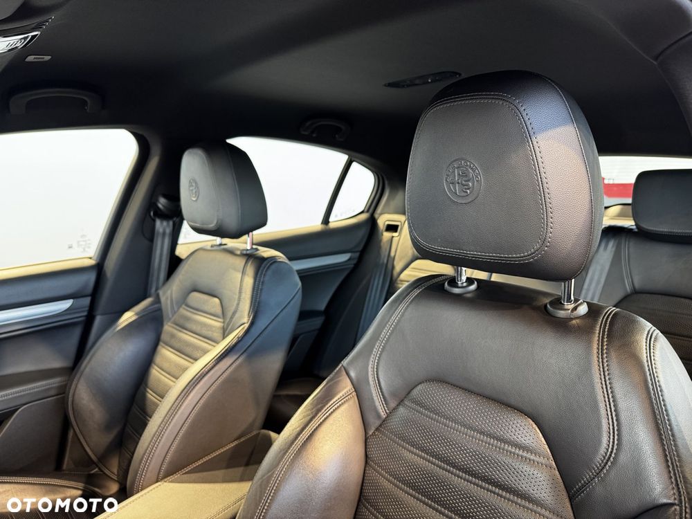Alfa Romeo Stelvio - 15