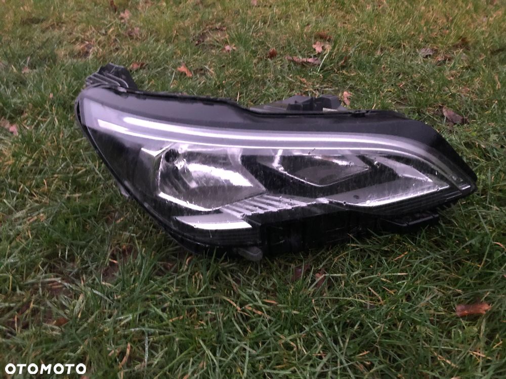 Peugeot 3008 II 5008 16- Lampa Przód Prawa 90085115 - 1