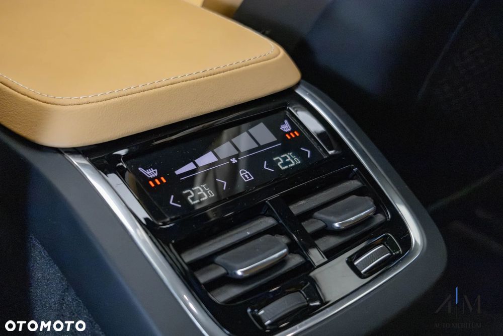 Volvo XC 90 B5 D AWD Ultimate Bright - 29