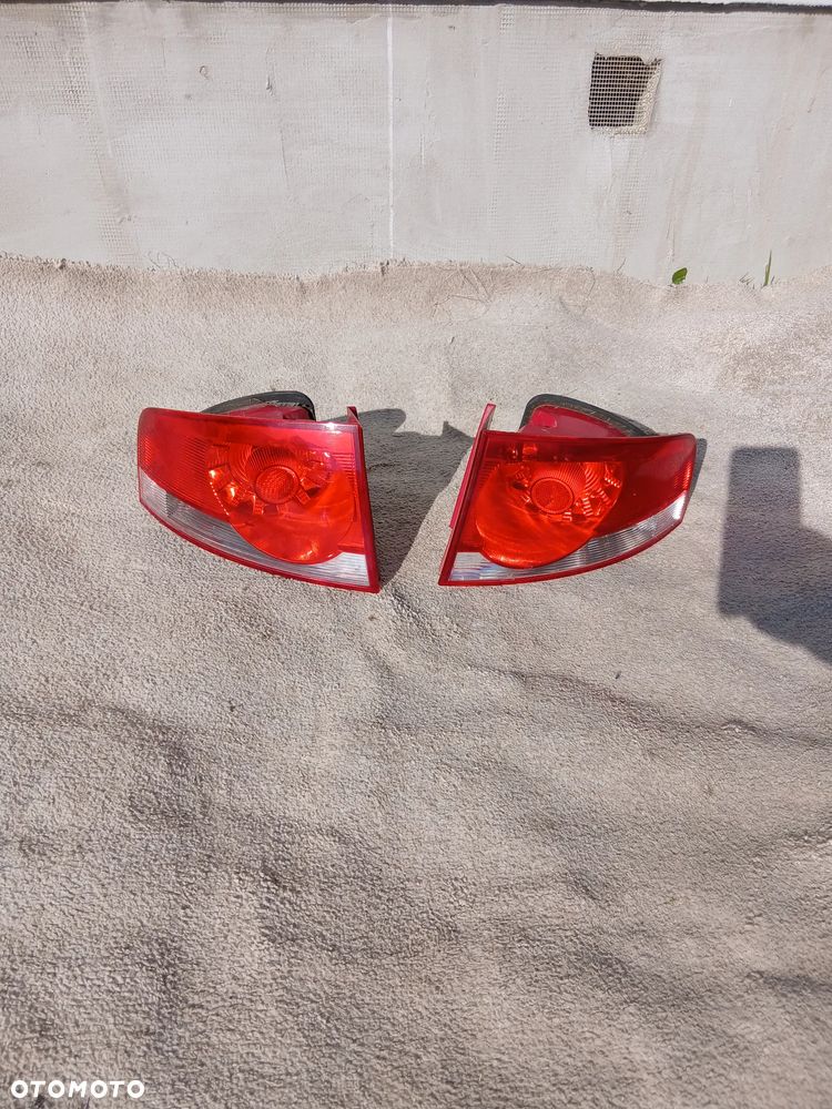 LAMPA TYLNA  PRAWA SEAT ALTEA XL