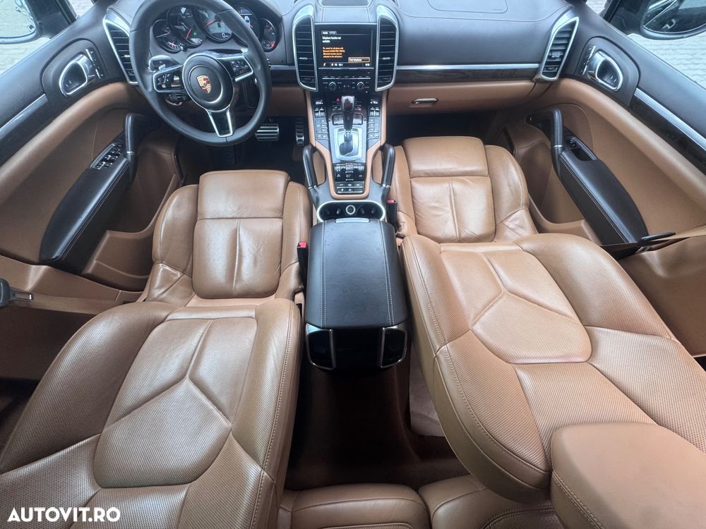 Porsche Cayenne - 8