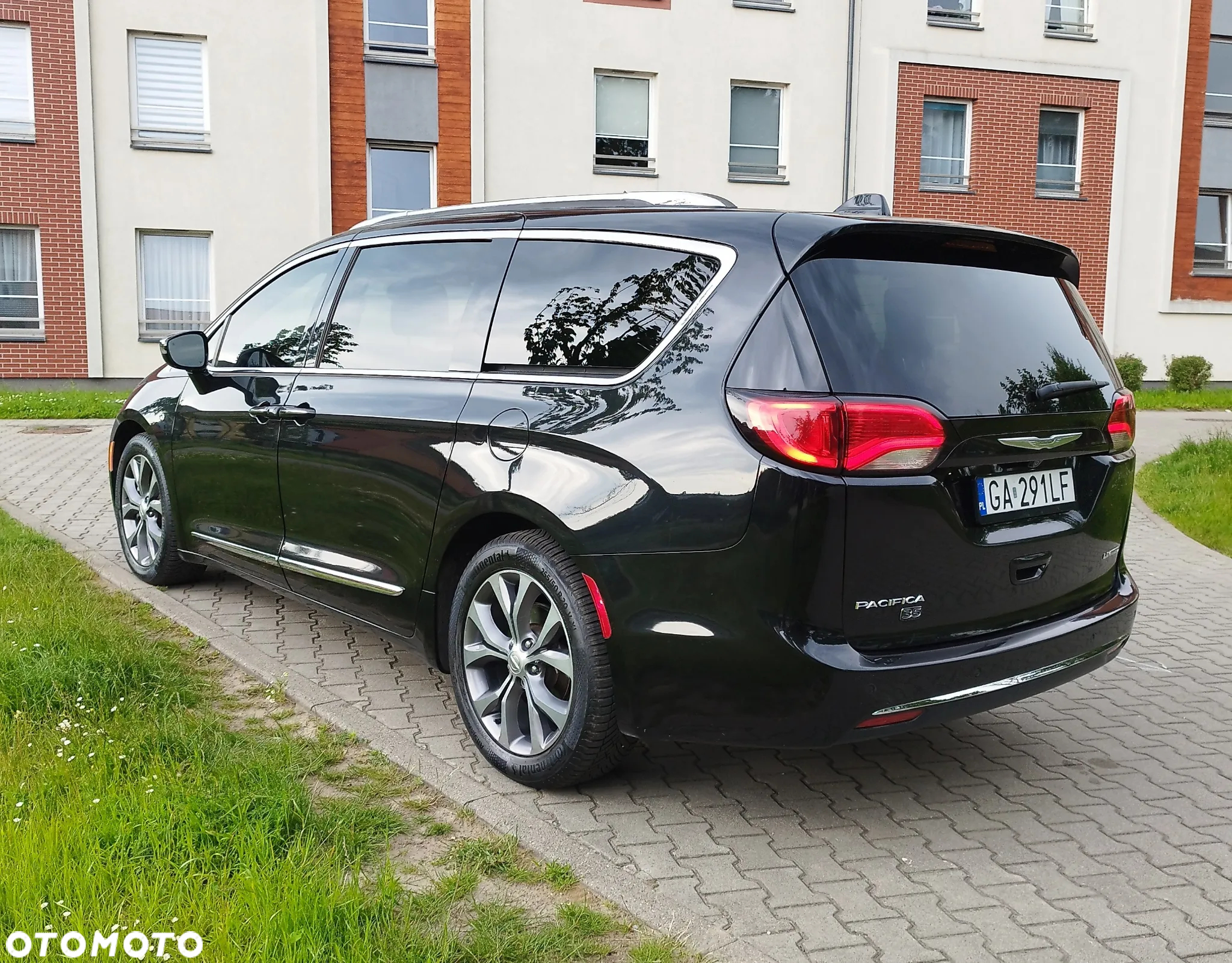 Chrysler Pacifica - 4