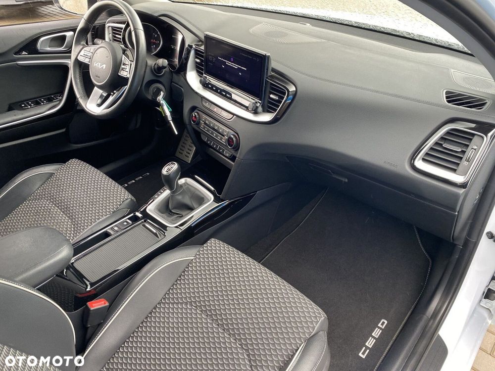 Kia Ceed - 16
