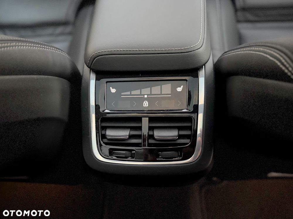 Volvo XC 60 B5 B AWD Ultimate Dark - 25