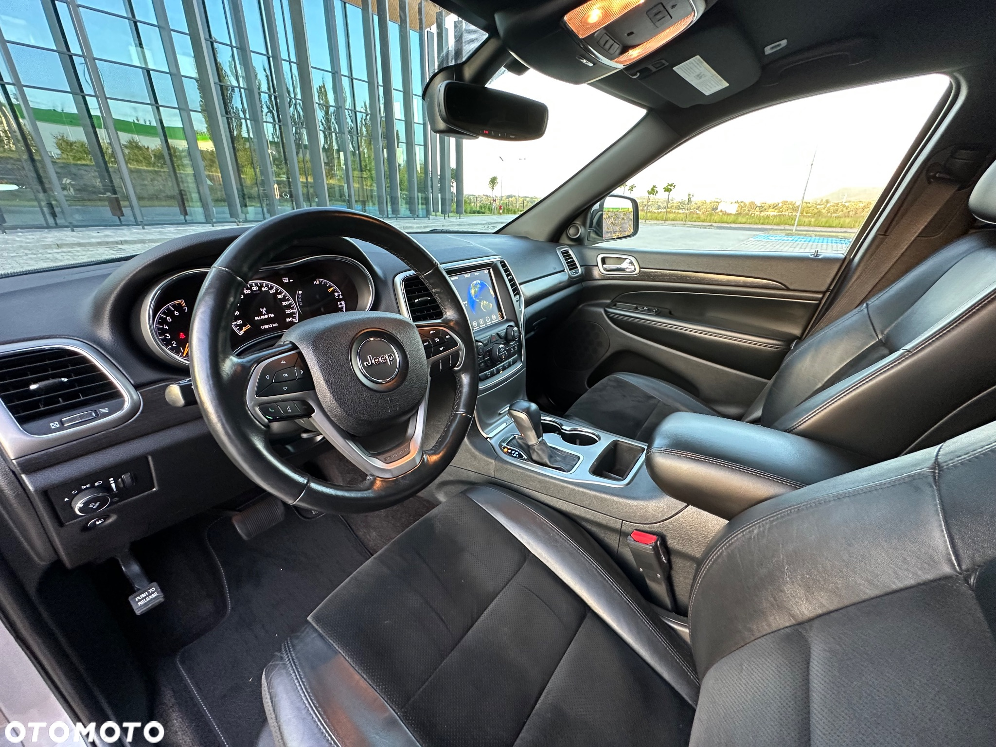 Jeep Grand Cherokee - 29